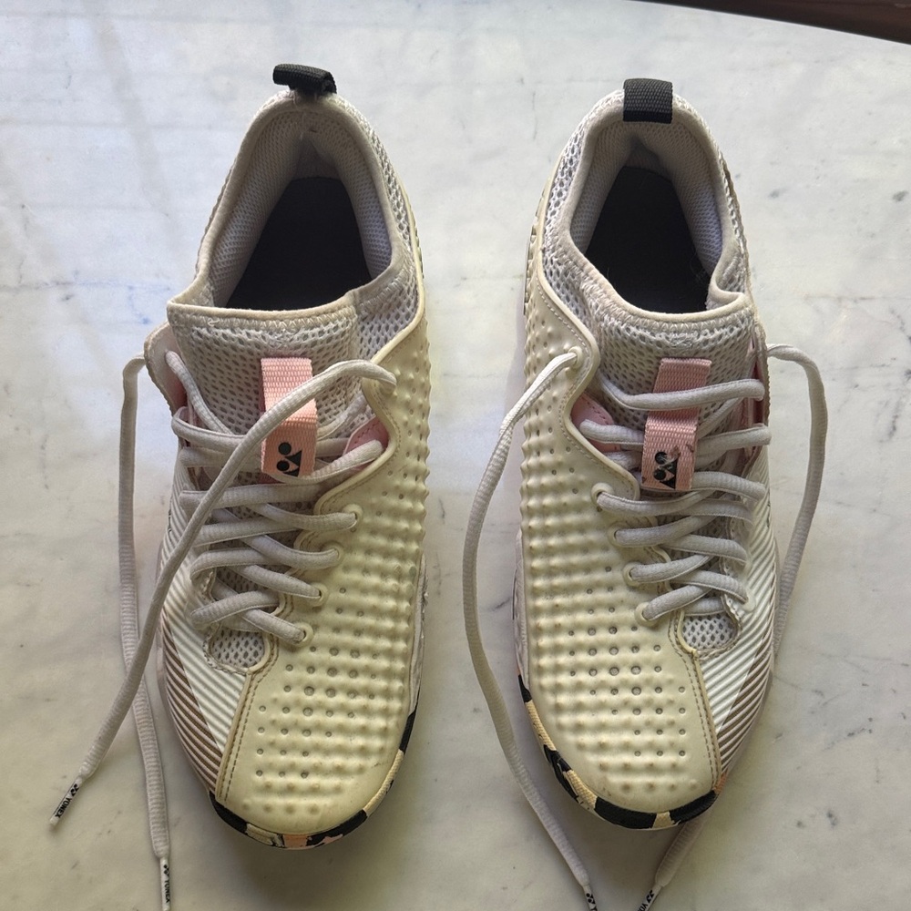 Yonex Tennis Sneakers size 8